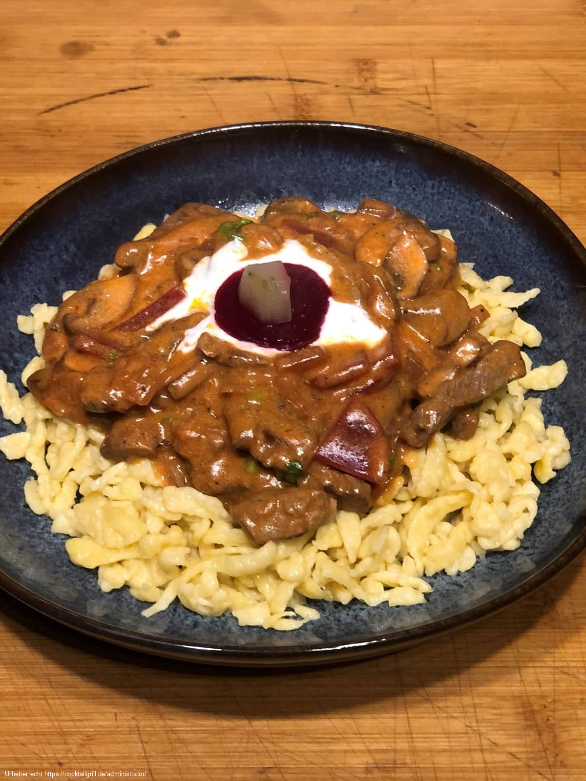 Bœuf Stroganoff auf Spätzle