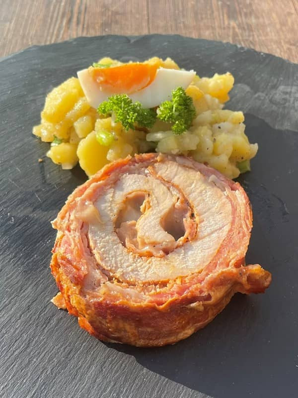 Cordon bleu-Braten mit Kartoffelsalat