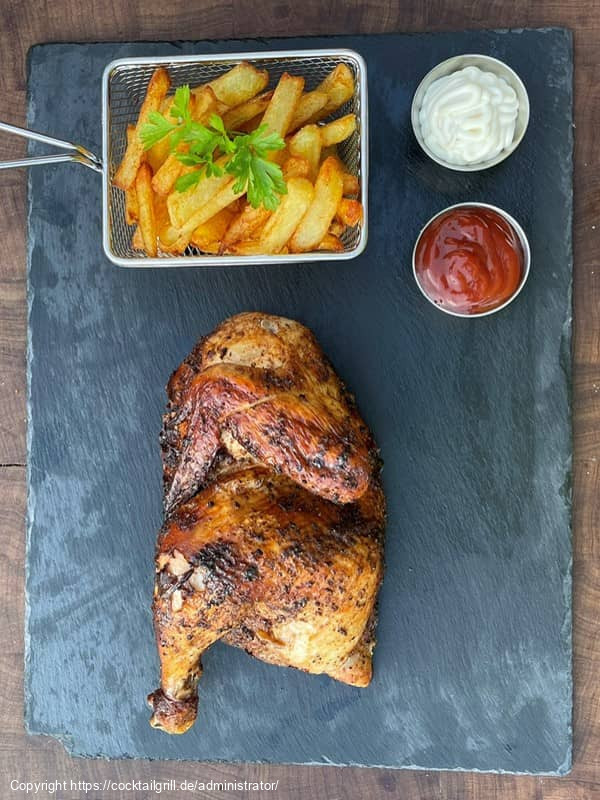 Halbes Hähnchen mit Pommes und Ketchup/Mayo