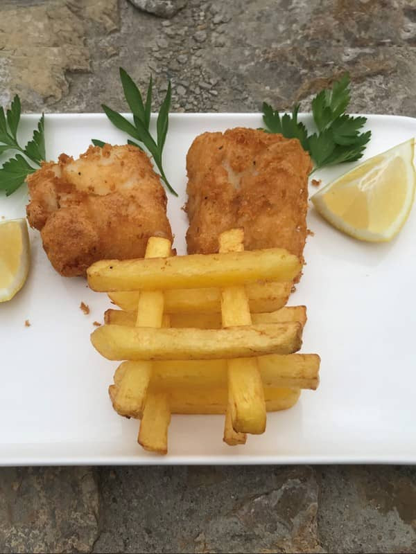 Fish & Chips mit Zitrone