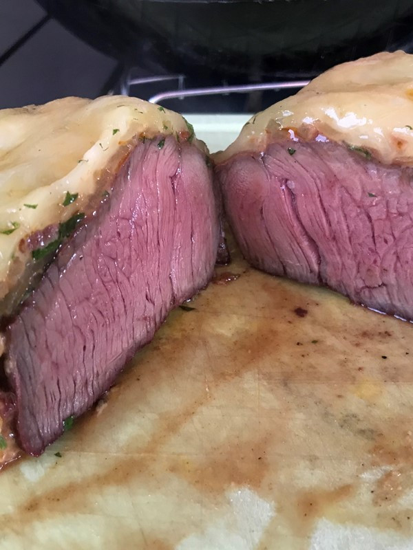 Hüftsteak mit Käse überbacken