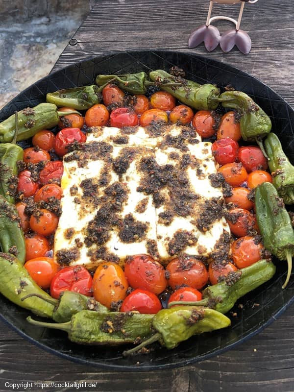 Feta-Pfanne mit Tomaten und Bratpaprika
