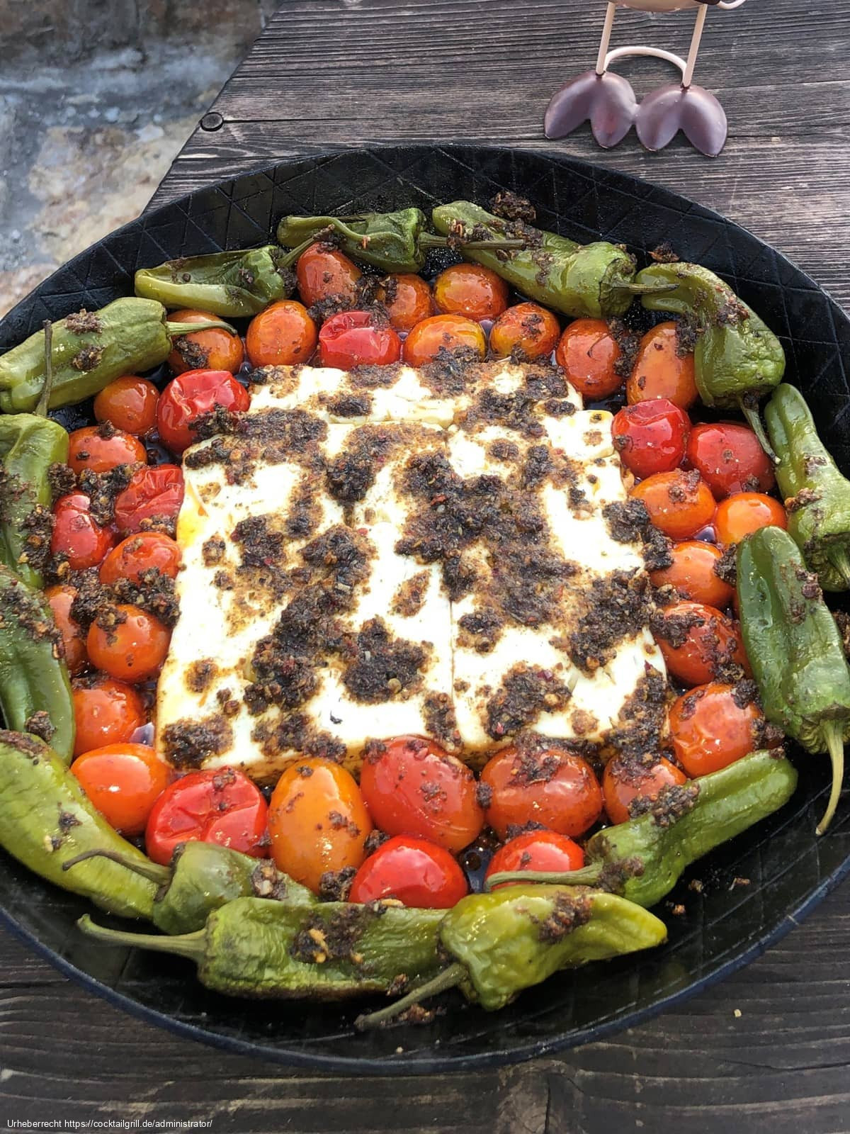 Feta-Pfanne mit Tomaten und Bratpaprika