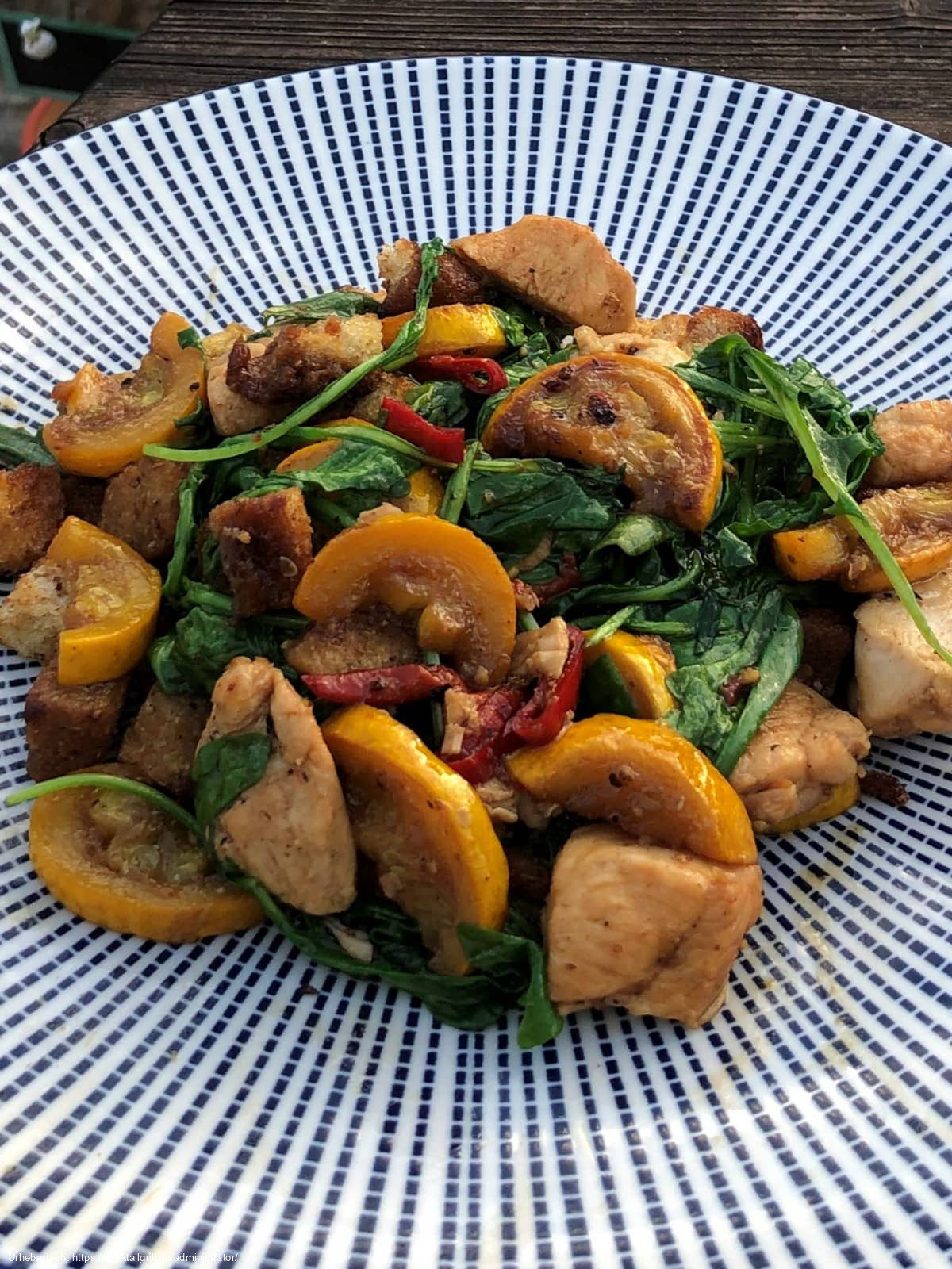 Hähnchen-Brot-Salat