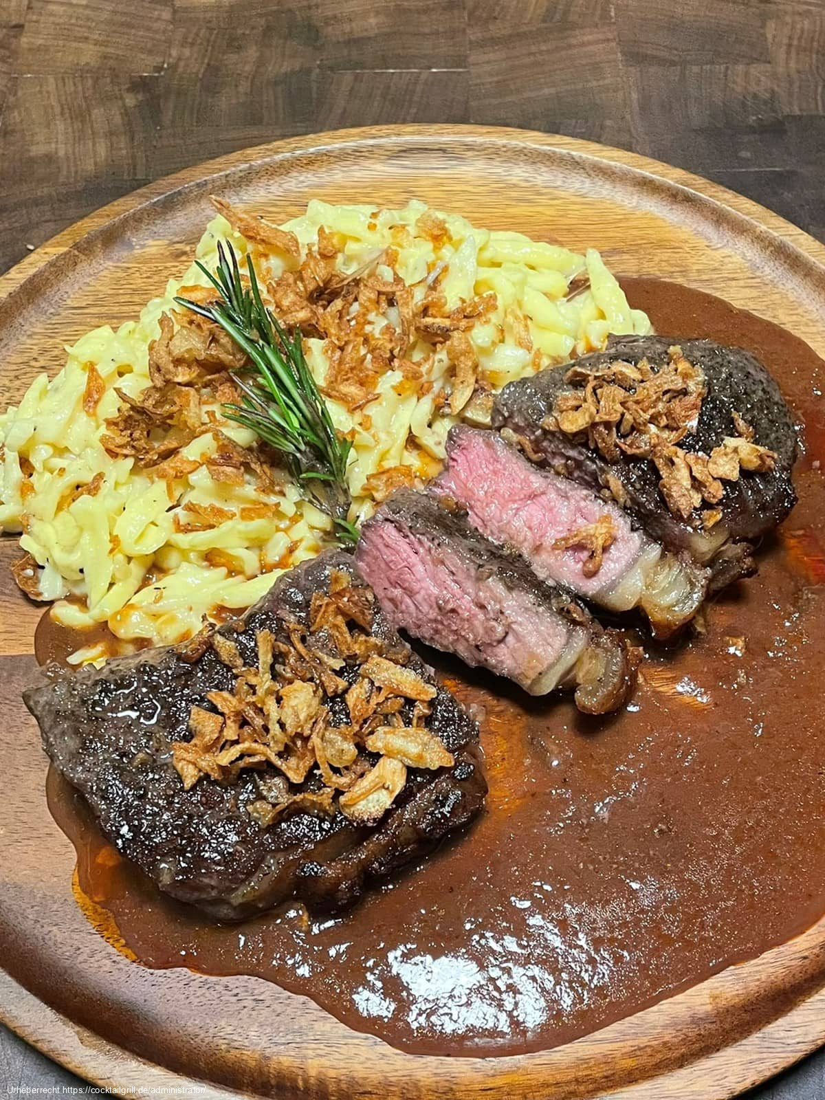 Zwiebelrostbraten mit Käsespätzle