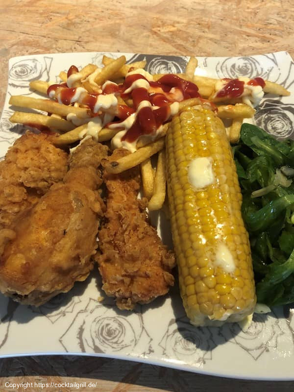 Chicken Fried mit Beilagen