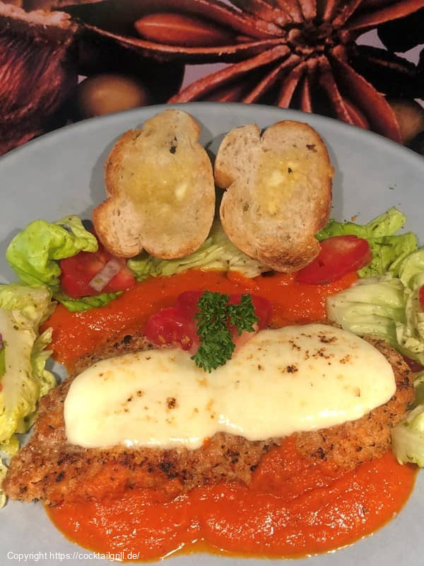 Chicken Parmesan mit Salat