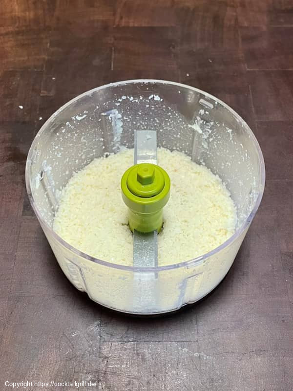 Knoblauch-Parmesan-Butter