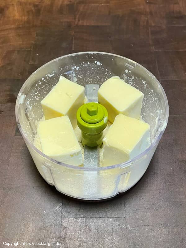 Knoblauch-Parmesan-Butter