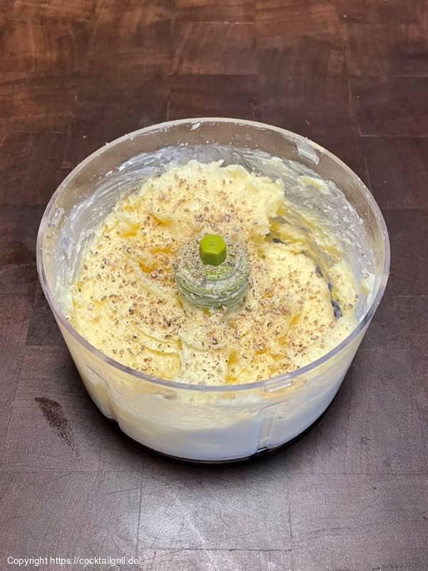 Knoblauch-Parmesan-Butter