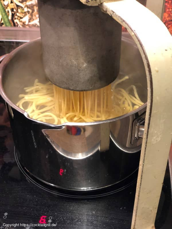 Knöpflemaschine